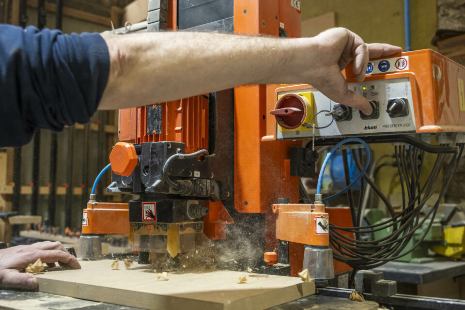 fabrication-meuble-machine-scie-menuiserie-lyon